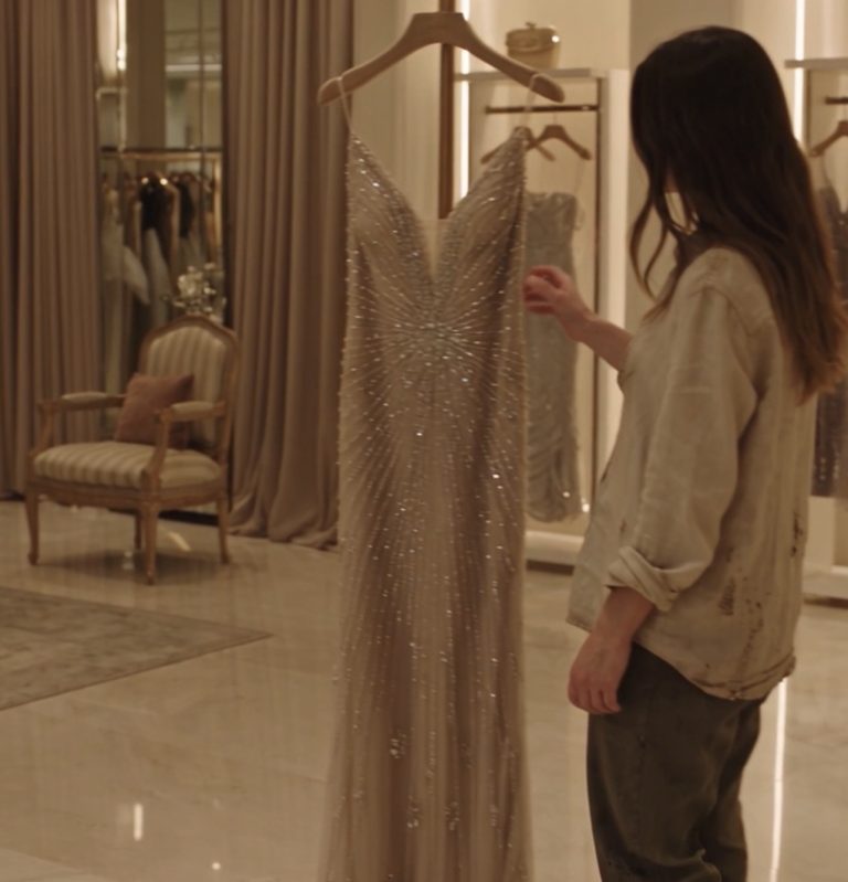 Le negaron probarse un vestido por su ropa y terminaron perdiendo una compra mucho mayor