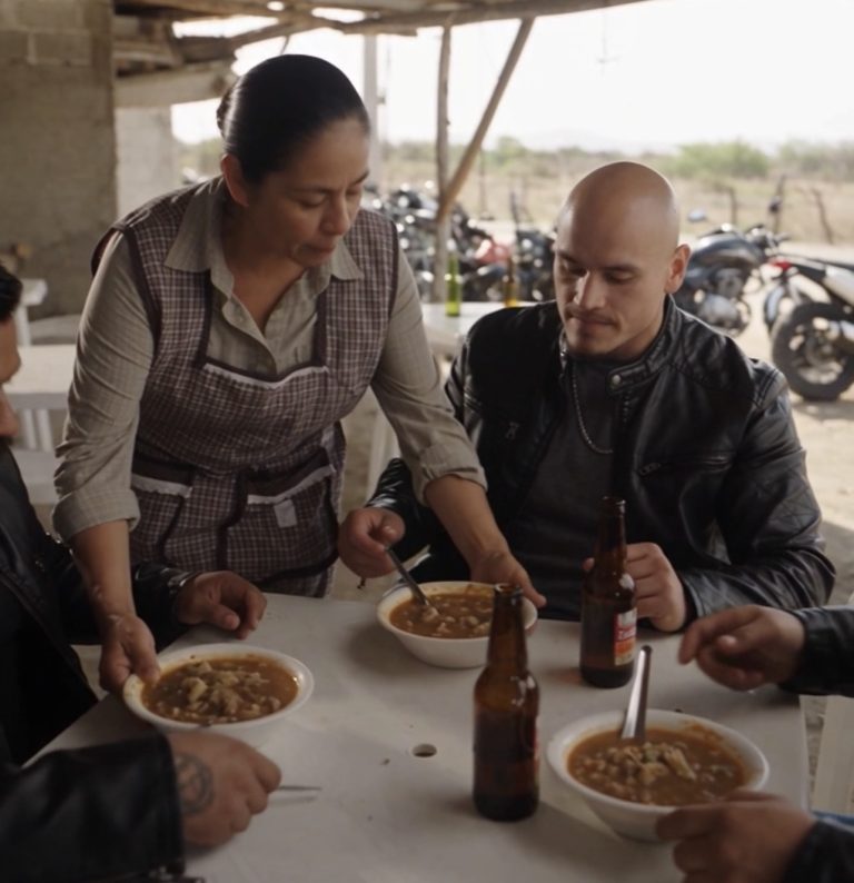 La vendedora hizo una sola llamada y los motociclistas regresaron con una actitud muy diferente