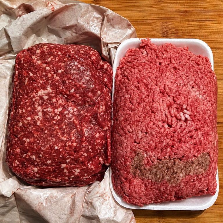 Dos paquetes de carne molida parecían iguales hasta que una compradora revisó la etiqueta
