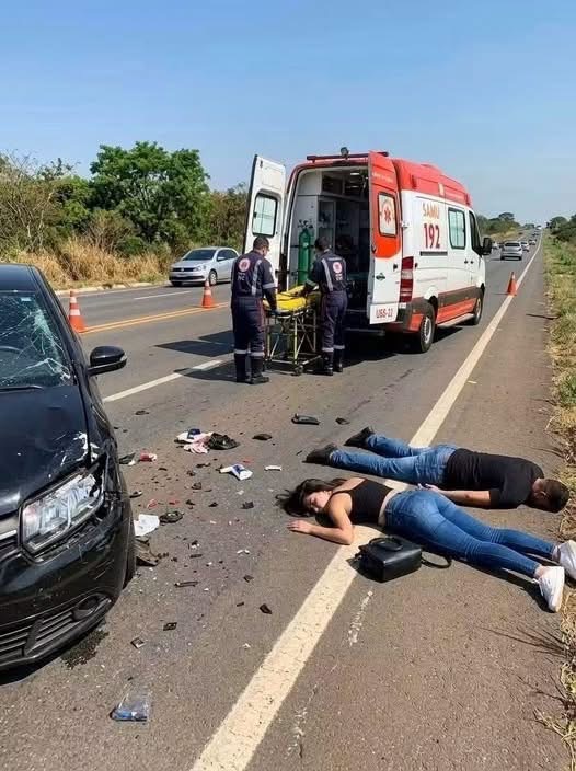 Una ambulancia bloqueó la carretera y un conductor descubrió por qué nunca debía ignorar las señales de emergencia