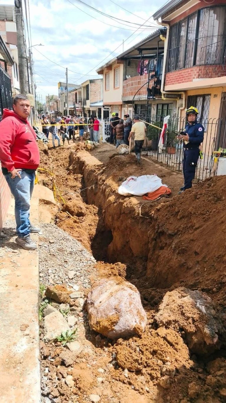 Una excavación apareció frente a varias casas y los vecinos descubrieron un proyecto que nadie les había explicado